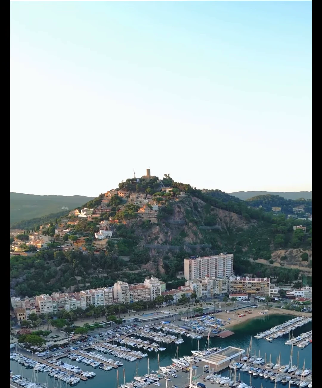 Puerto deportivo de la Costa Brava visto desde el aire